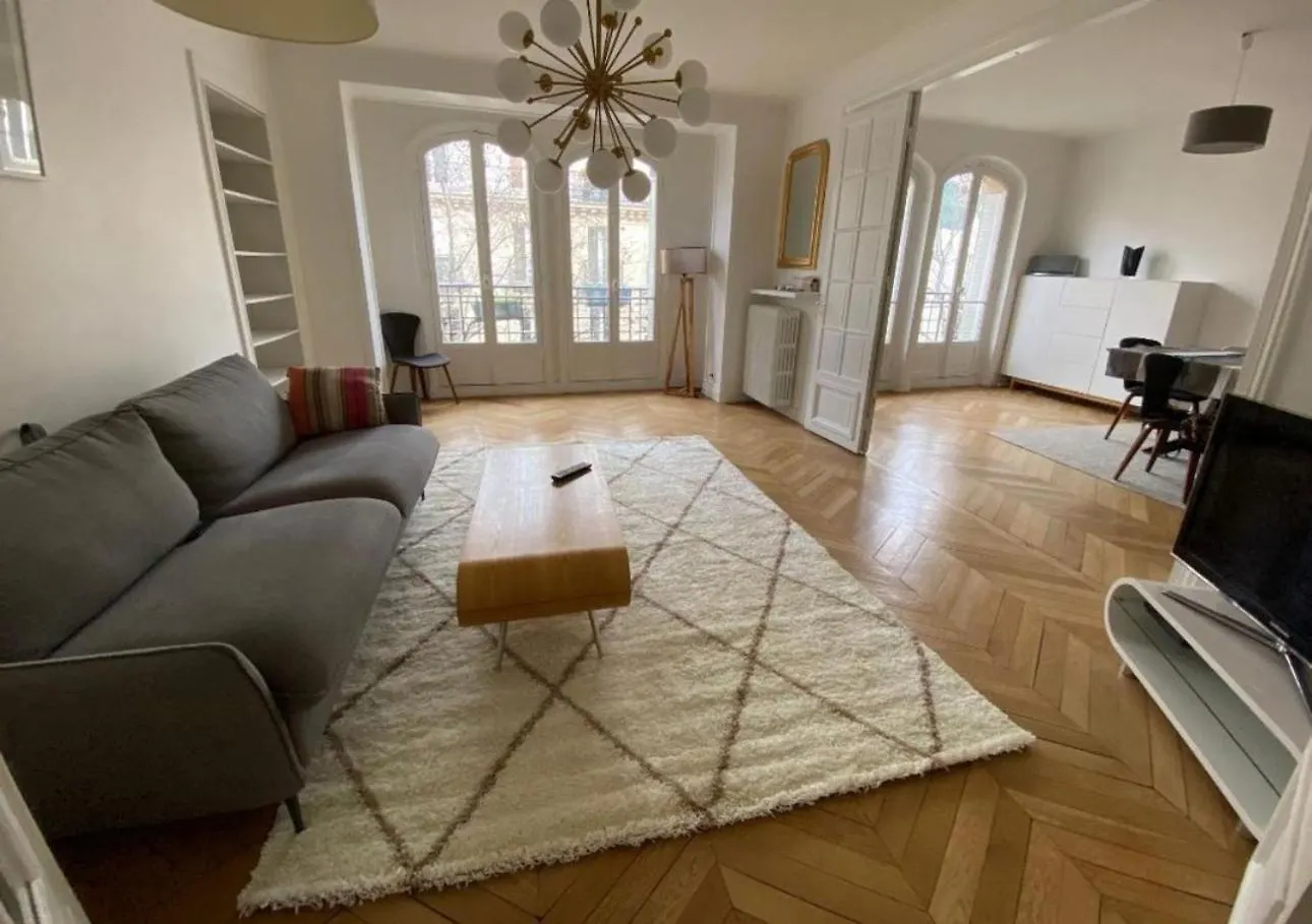 Appartement En Plein Coeur De Париж
